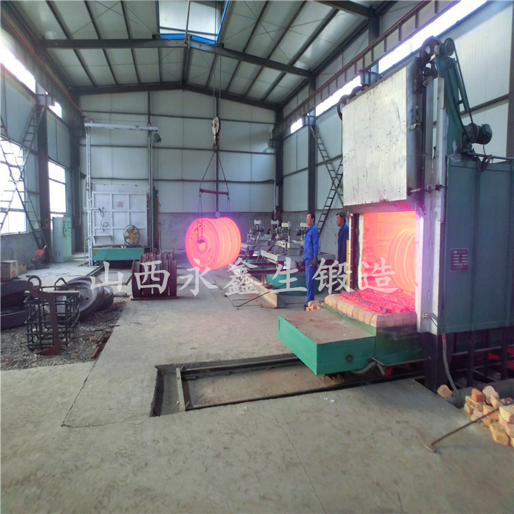 待冷卻的不銹鋼鍛件